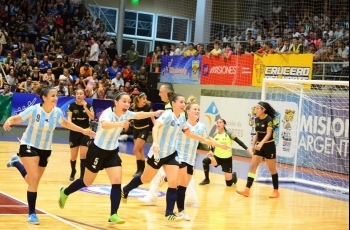 ARRANCÓ EL MUNDIAL FEMENINO. DEBUT CON VICTORIA PARA ARGENTINA.