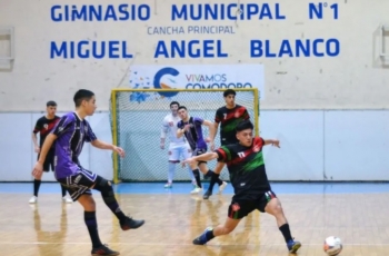 SIGUEN LOS CRUCES EN UNO DE LOS POCOS LUGARES DONDE ESTA ACTIVO EL FUTSAL OFICIAL