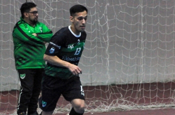 EN UN GRAN PARTIDO COMERCIO VENCIÓ AL &quot;LOBO&quot; Y SE PRENDE EN LA CIMA