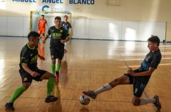 FLAMENGO Y LA CIGARRA DIRECTO A LAS SEMIS EN COMODORO